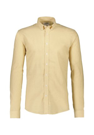 Chemise jaune à manches longues en lin, dotée d'un col boutonné et de boutons blancs le long de l'avant, avec une texture lisse.