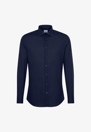 Herenoverhemd met lange mouwen in marineblauw, met knopen en een klassieke kraag, met een getailleerde pasvorm, weergegeven op een witte achtergrond.