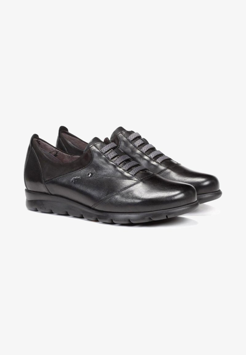 Chaussures en cuir noir avec une finition lisse, des lacets élastiques et un bout arrondi. Dotées d'une semelle rembourrée pour le confort et la durabilité.