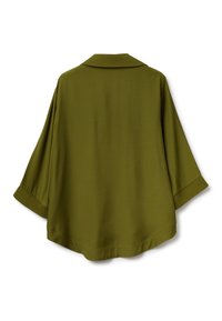 Blusa verde oliva con una vestibilità rilassata, maniche larghe e un colletto classico. Realizzata in tessuto liscio con una leggera lucentezza e con polsini arrotolati.