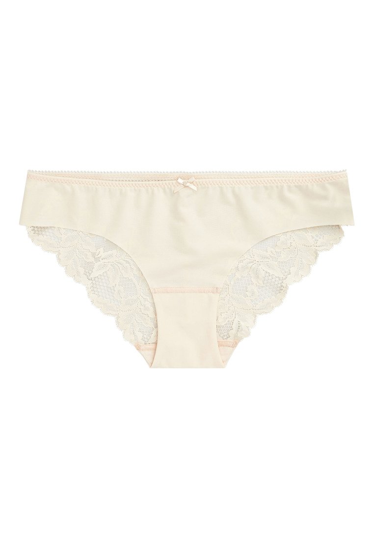 Beige panties met kantafwerking, vervaardigd uit een gladde stof, met gegolfde randen en een klein strikdetail aan de voorkant.