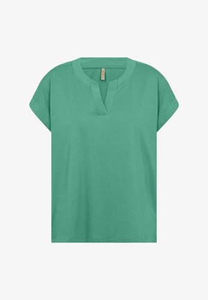 Zelená bavlněná košile s krátkými rukávy, ohrnutými manžetami a kulatým výstřihem s předním výřezem.