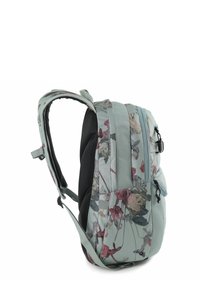 Zaino con motivo floreale in toni di verde e grigio attenuati. Presenta un retro imbottito nero, spallacci regolabili e diverse tasche con zip.