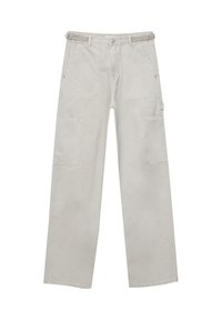 Pantaloni cargo grigi chiari a gamba larga con vita regolabile, caratterizzati da molteplici grandi tasche e un tessuto morbido e testurizzato.