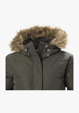 Parka verde oliva, isolata, con cappuccio bordato di pelliccia, chiusura con zip e coulisse regolabili. Texture liscia, design trapuntato.