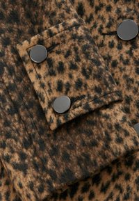 Next DOLLY - REGULAR FIT - Kurzmantel - animal