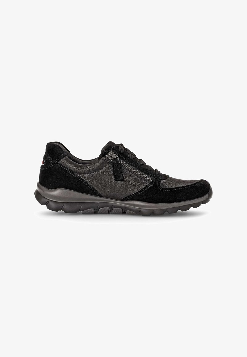 Zwarte sportieve schoenen met een mix van gestructureerd suède en glad leer, voorzien van een ritssluiting, een flexibele zool en een gevoerde tussenzool voor extra comfort.