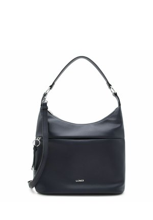 Bolso de hombro de cuero negro con herrajes plateados, dos correas y un pequeño logo frontal que dice L.CREDI.