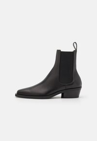Seleccionado, black