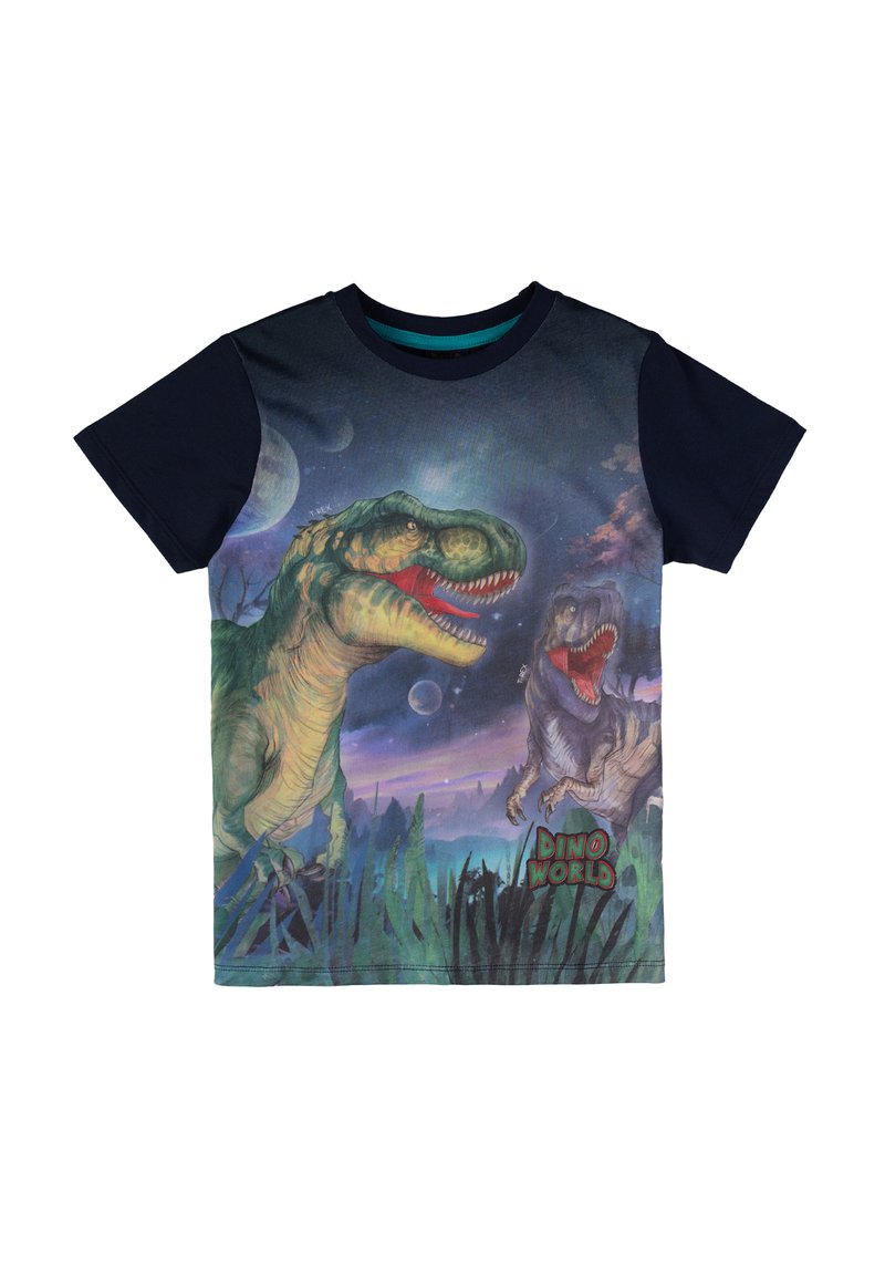 T-shirt a maniche corte con una grafica di dinosauro in verde e viola, con colletto e maniche blu navy. Logo "Dino World" in basso.