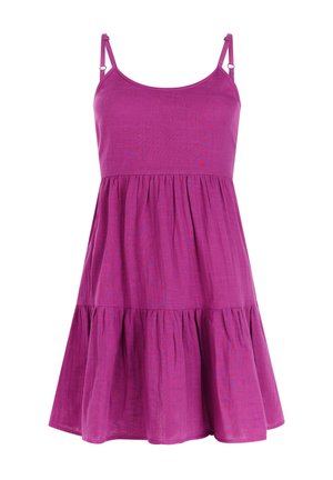 Paarse mouwloze zomerse jurk met verstelbare spaghettibandjes en een geplooide, gelaagde rok.