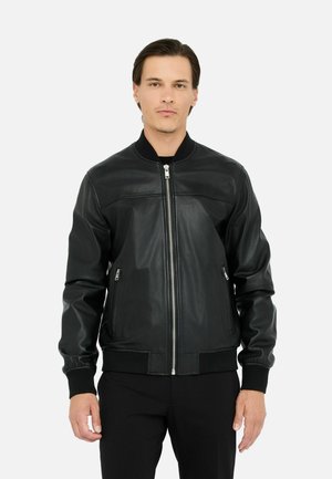 - Kurtka Bomber