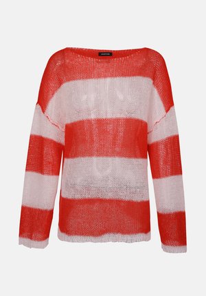 Pull en tricot rouge et blanc à rayures, avec une coupe ample, un col large et des manches longues. Texture translucide et matériau léger.