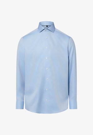 Camicia da uomo a maniche lunghe di colore azzurro chiaro con colletto button-down e bottoni bianchi lungo il davanti, mostrata su sfondo bianco.