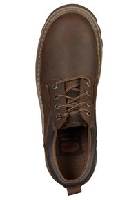 Scarpa in pelle marrone con punta arrotondata, design con lacci, dettagli testurizzati e linguetta di un marrone scuro a contrasto. Suola in gomma con dettagli cuciti.