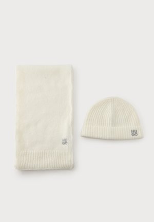 HUGO, SARMI SET - Gorro - open white