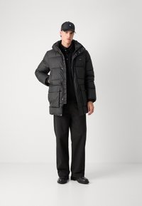 Calvin Klein LONG HOODED QUILT PUFFER - Zimska jakna - black