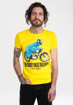 LOGOSHIRT T-SHIRT SESAMSTRAßE - KRÜMELMONSTER MOTORRAD - Print T-shirt - gelb