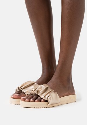 POOL GENTLE - Mules - gold