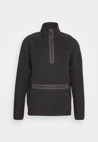 Sudadera de forro polar negra con cuello alto, media cremallera y un bolsillo con cremallera en la parte delantera. Presenta mangas raglán y una textura suave.