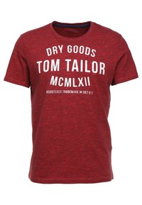 Rode katoenen T-shirt met korte mouwen en een ronde halslijn. Voorzien van witte bedrukte tekst "DRY GOODS TOM TAILOR MCMLXII" op de voorkant.