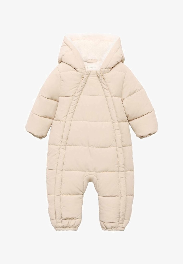 Combinaison de neige beige matelassée pour bébé avec capuche, manches longues et poignets élastiques, conçue pour la chaleur et une couverture complète du corps.