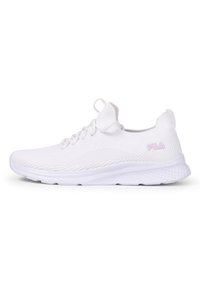 Chaussure de sport blanche avec tige en maille, design texturé, avant à lacets et léger talon. Présente un logo rose discret sur le côté.