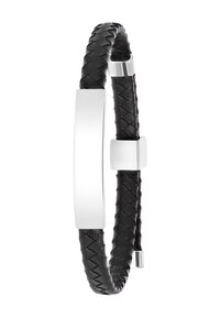 Zwarte gevlochten leren armband met een vlakke zilveren metalen middenstuk en een zilveren sluiting. Beschikt over een gladde textuur en een minimalistisch ontwerp.