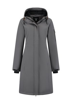 Abrigo impermeable gris con capucha, cierre de cremallera en la parte delantera, bolsillos laterales y puños ajustables. Textura suave con acentos negros contrastantes.