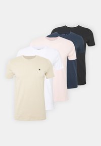 Cinco camisetas de manga corta tipo crewneck en color beige, blanco, rosa claro, azul marino y negro, hechas de algodón suave con una textura lisa.