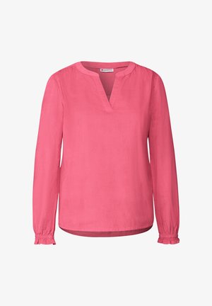 Różowa bluzka z długimi rękawami, w kształcie litery V i z marszczonymi mankietami. Gładka tekstura, lekki materiał i luźny krój.