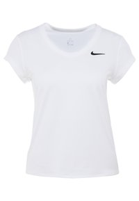 Biała, krótko rękawowa koszulka sportowa z dekoltem w serek oraz czarnym logo Nike na górnej lewej części klatki piersiowej.