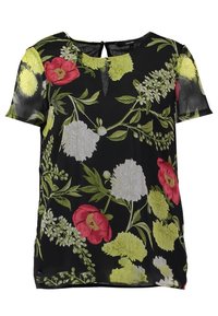 Blusa corta de manga corta negra con flores rojas y verdes, fabricada en tejido ligero, con cuello redondo y detalle de abertura en la parte posterior.