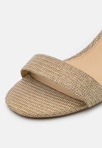 MICHAEL Michael Kors SERENA FLEX - Sandálias - pale gold