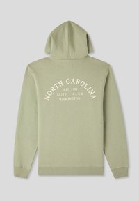 Felpa con cappuccio di colore verde chiaro con una texture morbida. Presenta la stampa bianca "NORTH CAROLINA EST. 1982 ELITE CLUB WILMINGTON" sul retro.