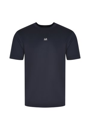 T-shirt blu navy a maniche corte con scollo tondo e piccolo logo bianco "C.P. Company" centrato sul petto.