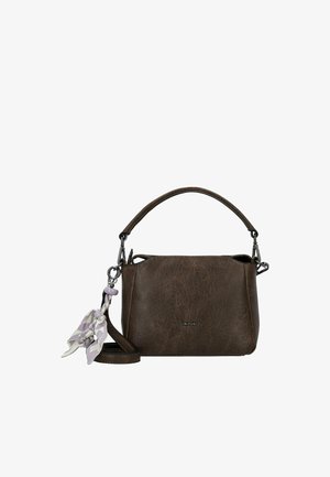 Sac à main en similicuir marron avec une finition texturée, une poignée supérieure et une bandoulière amovible. Écharpe décorative attachée.