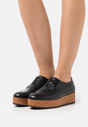 Högl, Derbies - black