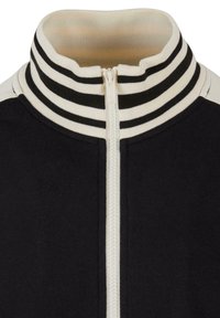 Sort zip-up jakke med høj krave, der har skiftende sorte og hvide striber, glat stof og en central lynlås.