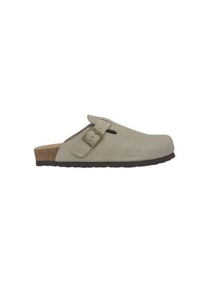 Beżowe zamszowe klapki wsuwane z regulowanym paskiem na klamrę, korkową wkładką i czarną gumową podeszwą.