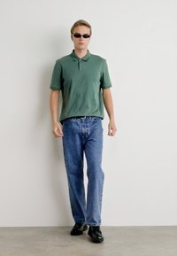 BOSS Bluză polo - open green