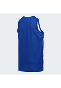 Camiseta deportiva sin mangas de color azul con rayas verticales blancas a los lados, presentada desde la parte posterior sobre un fondo gris claro.