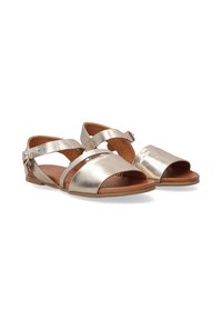 Metallisch goldene flache Sandalen mit verstellbarem Knöchelriemen, Kreuzriemen, offener Zehenpartie und braunem gepolstertem Innensohle für Komfort. Glatte Oberfläche.