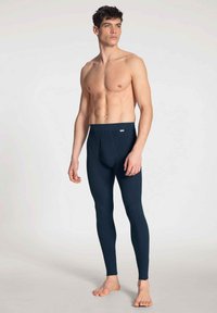 Leggings termici blu navy con texture a coste, vita alta e vestibilità aderente, progettati per calore e comfort, adatti per essere indossati a strati.