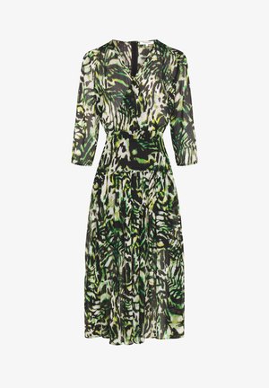Robe à motifs floraux dans des tons de vert, noir et blanc. Présente un décolleté en V, des manches trois-quarts et une taille cintrée avec une jupe fluide.