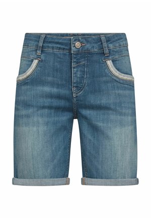 Kék farmer rövidnadrág felhajtott szegéllyel, elülső gombbal, cipzárral, övbújtatókkal és díszítő varrással az elülső zsebeknél.