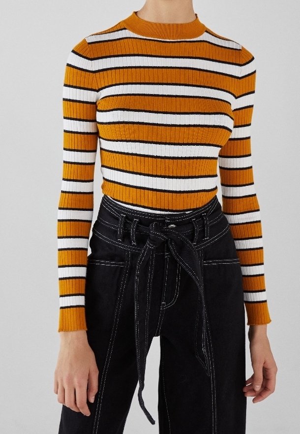 Bershka Strickpullover - mustard yellow