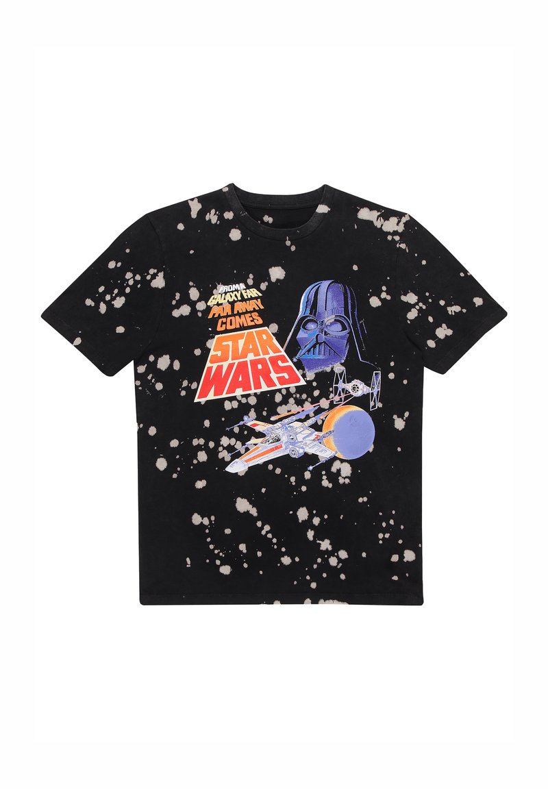 Černé bavlněné tričko s odolnými skvrnami, zdobené grafikou Darth Vadera a stíhačky X-wing se textem "Star Wars" v oranžové a žluté barvě.