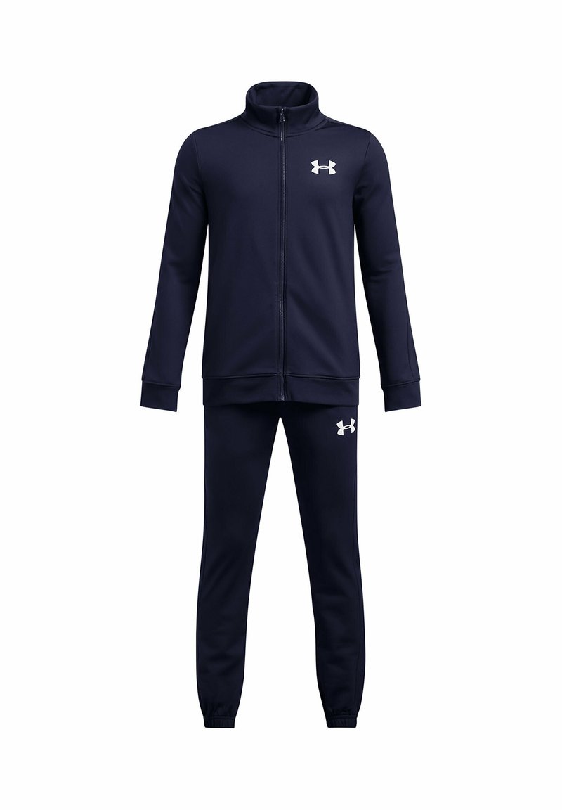 Marineblauwe zip-up jack en bijpassende broek met witte Under Armour-logo's op de borst en dij, sportoutfit.