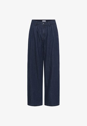 Pantalon en jean bleu foncé à jambes larges, taille haute, plis devant et fermeture par bouton métallique. Pas de motifs ou accents visibles.